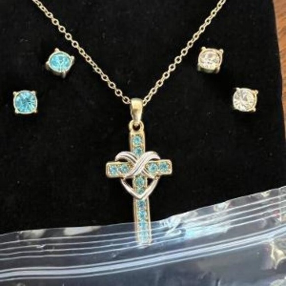 Gold Tone Necklace And Earring Set